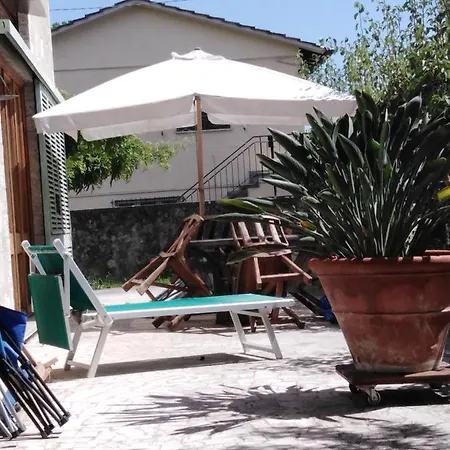 Gæstehus Il Semaforo O Due Matrimoniali Con Bagno A Pochi Passi Dal Centro Pietrasanta, Con Wi-fi